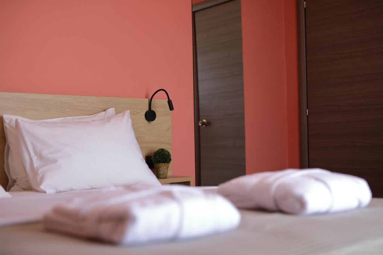 Conte Cristo Suites ปาราเลียกาเตอรีนิส ภายนอก รูปภาพ